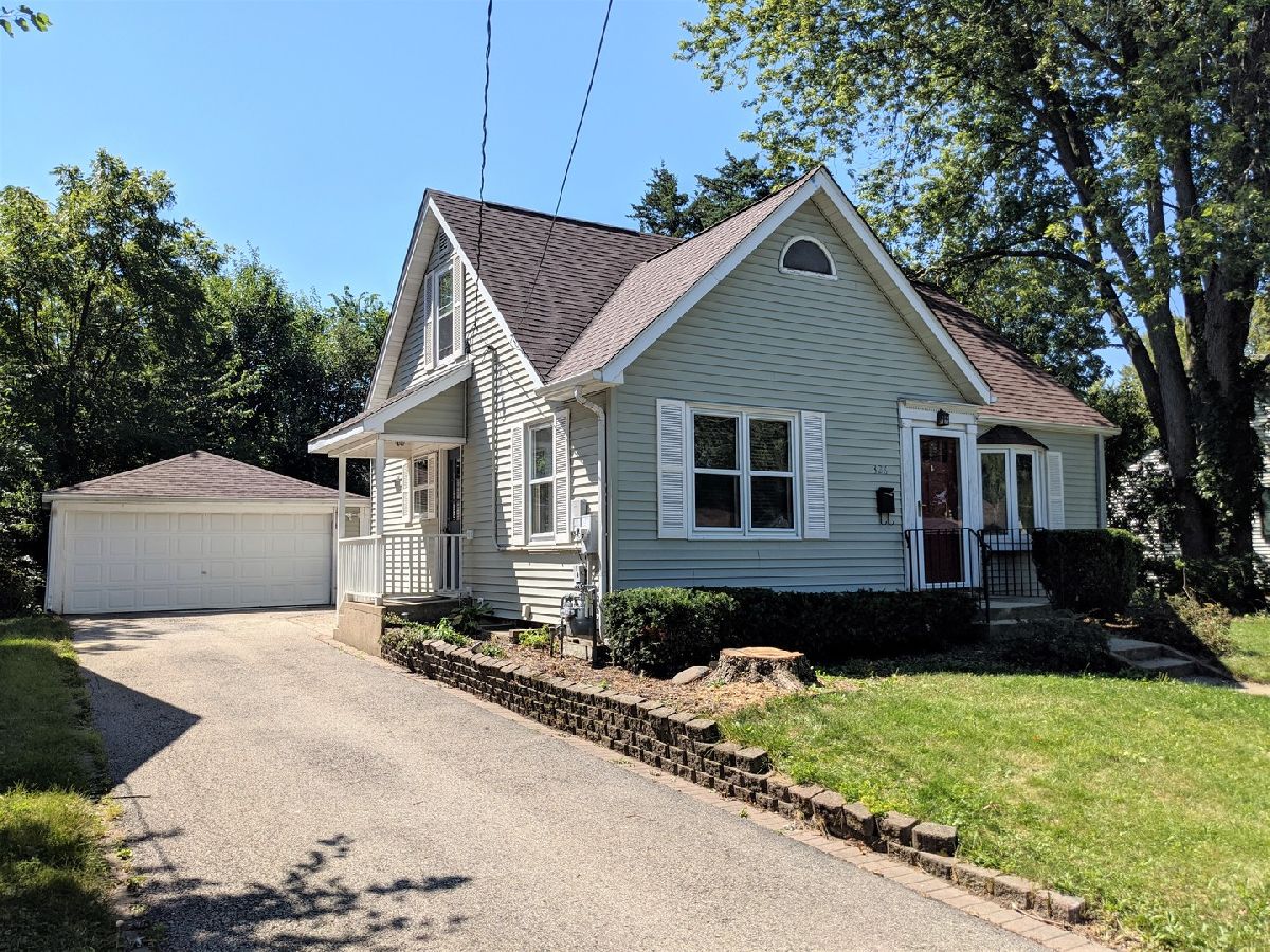 Homes Rented Hobarts Woodstock Illinois, 326 Schryver