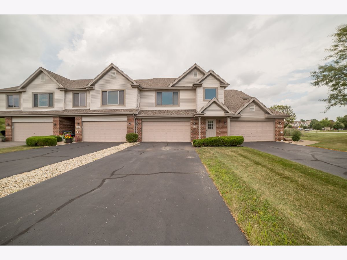Townhomes & Condos Rented Hawthorne Lakes Frankfort Illinois, 8324 Chestnut