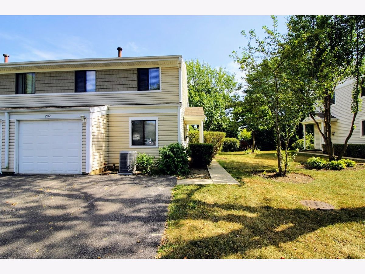 Townhomes & Condos Rented Chelsea Cove Wheeling Illinois, 209 Yorkshire