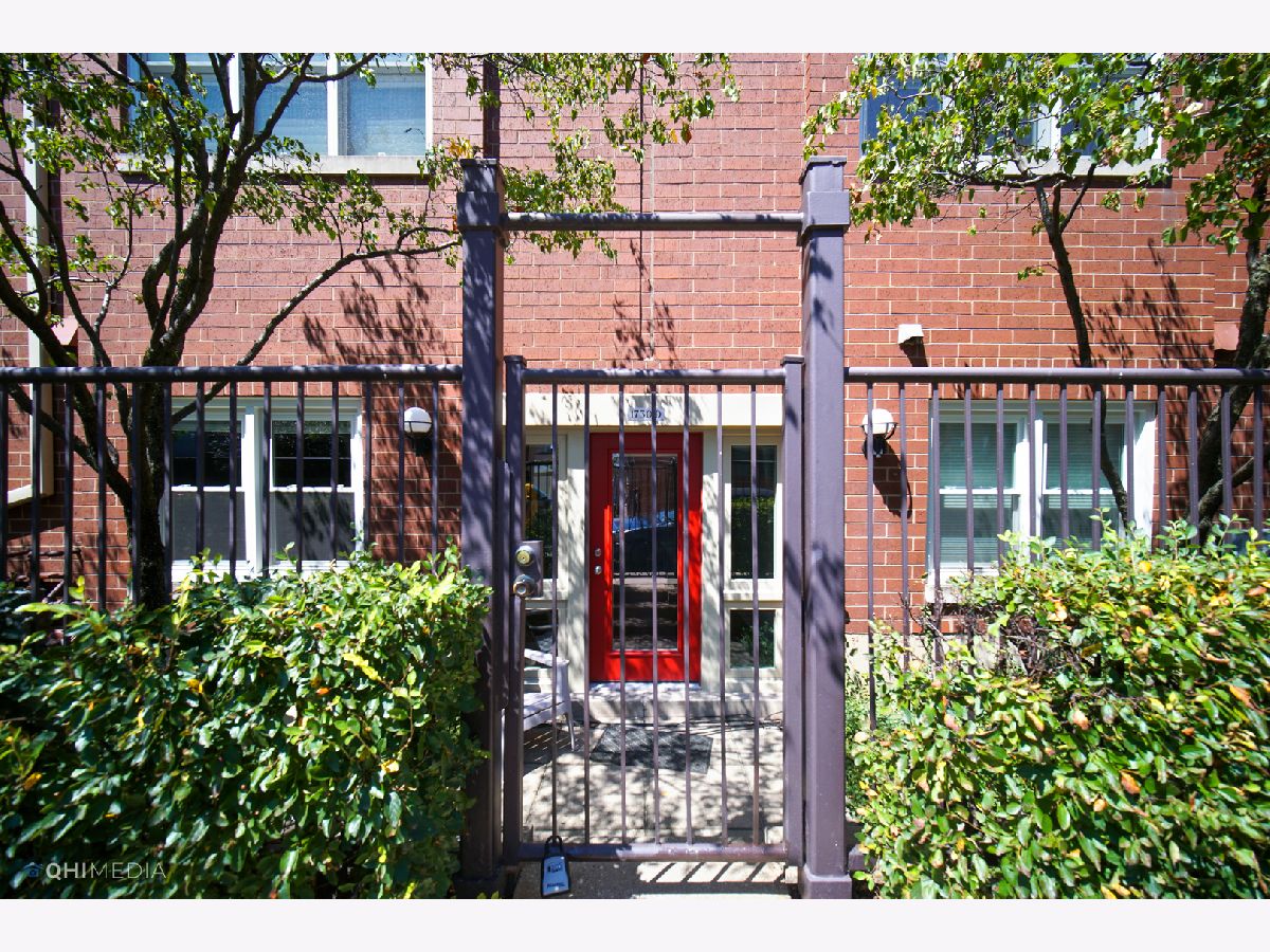 Townhomes Rented Terra Cotta Village Chicago Illinois, 1730 Terra Cotta