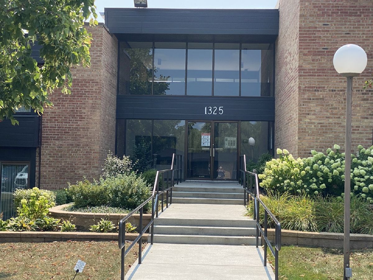 Condominiums Rented Countryside Palatine Illinois, 1325 Sterling