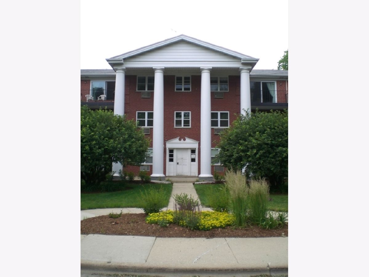 Homes & Condominiums Rented Eastwood Arlington Heights Illinois, 120 Lincoln