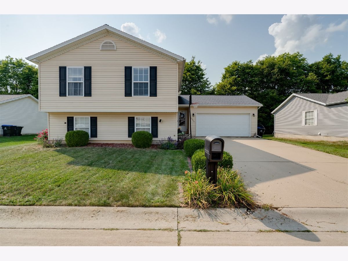 Homes & Condos & Townhomes Sold Beich Place Bloomington Illinois, 3905 Shasta