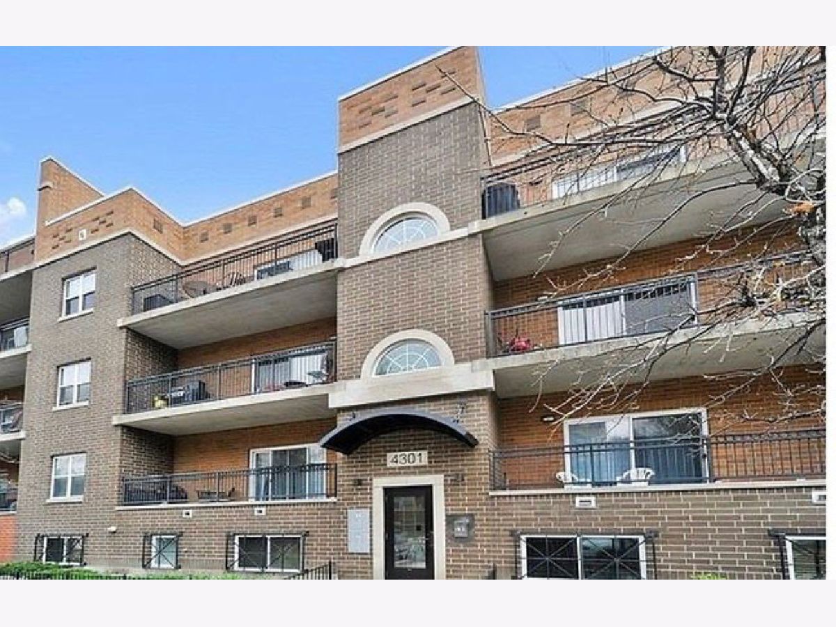 Condominiums Rented The Mark Chicago Illinois, 4301 Sheridan