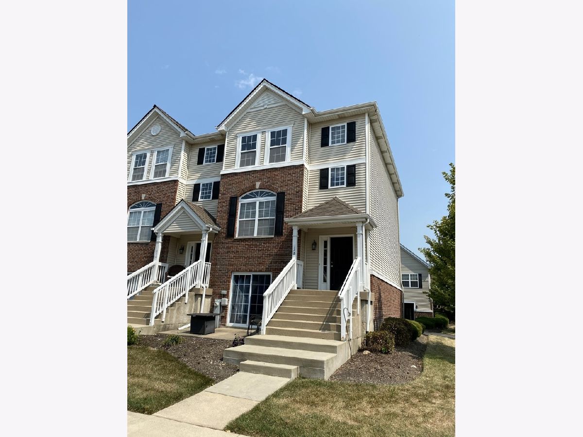 Townhomes & Homes Rented Southbury Oswego Illinois, 138 Lakeshore
