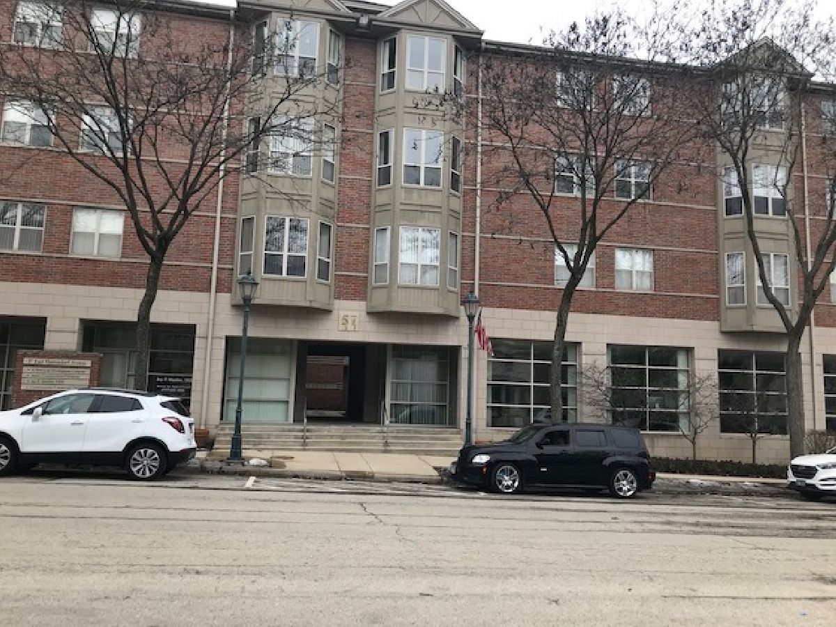 Condominiums Sold Thorngate Roselle Illinois, 57 Hattendorf