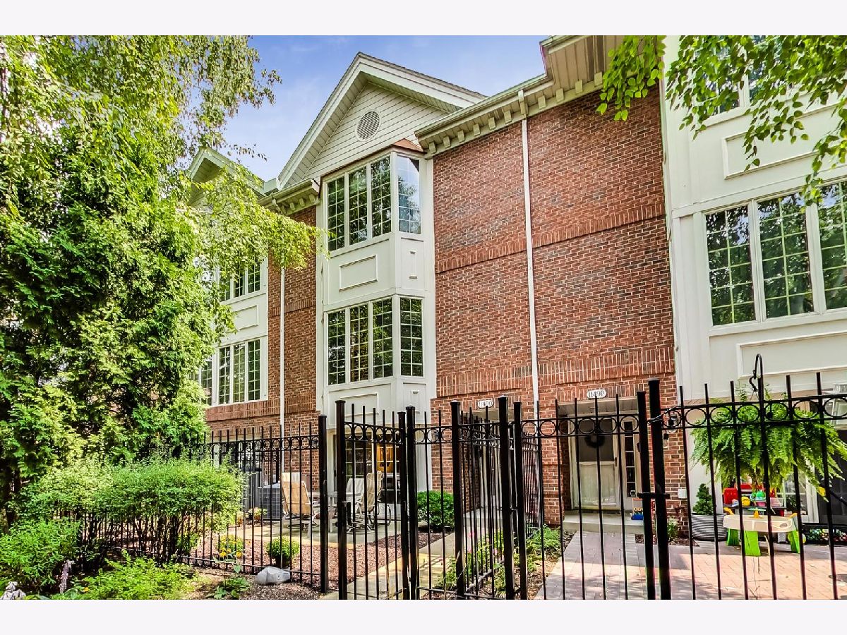 Townhomes Sold Tuscany Club Villas Chicago Illinois, 1149 Vernon Park