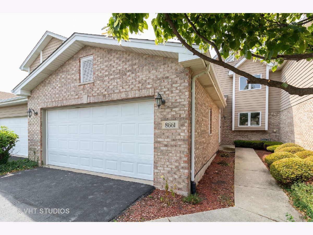 Homes & Townhomes & Condos Rented Brookside Glen Tinley Park Illinois, 8661 Ballycastle