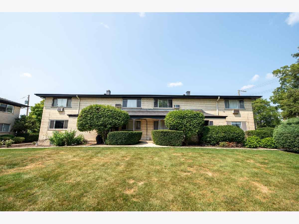 Condominiums Sold Colonial Court Palatine Illinois, 235 Palatine