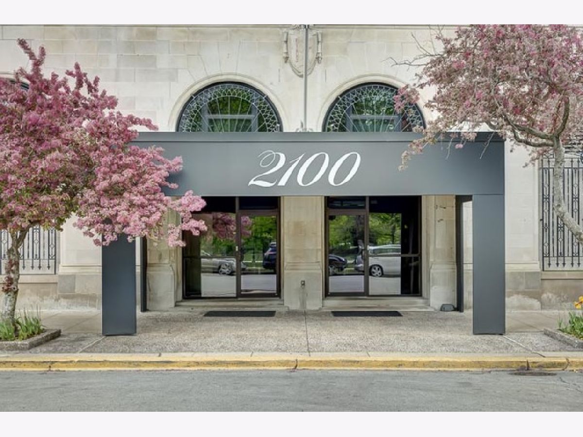 Condominiums Sold Pierre Chicago Illinois, 2100 Lincoln Park West