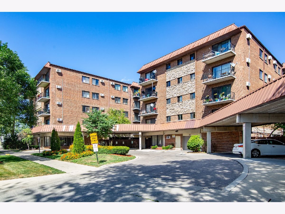 Condominiums & Homes Sold Oakfield West Chicago Illinois, 2333 Neva