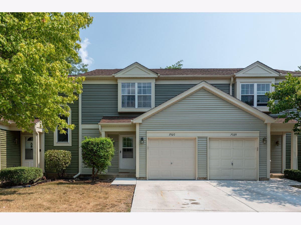 Townhomes Sold Laurel Crossing Hanover Park Illinois, 7529 Wedgewood