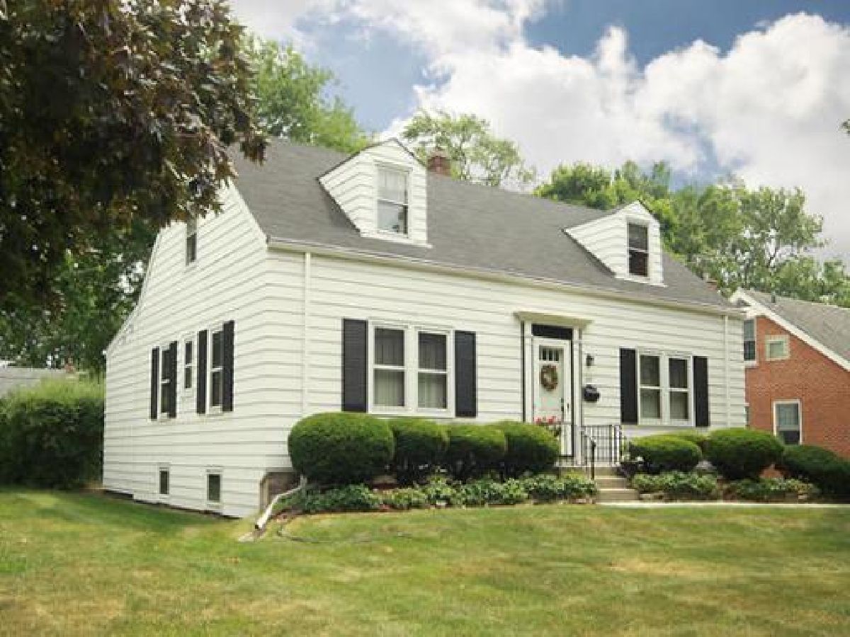 Homes Rented Tuxedo Park Elmhurst Illinois, 609 Chatham