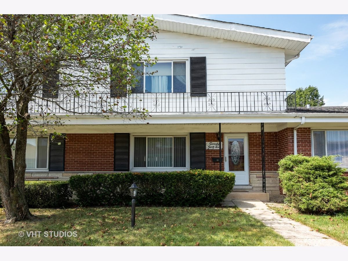 Townhomes & Homes Sold Chesterfield Gardens Niles Illinois, 7042 Greenleaf