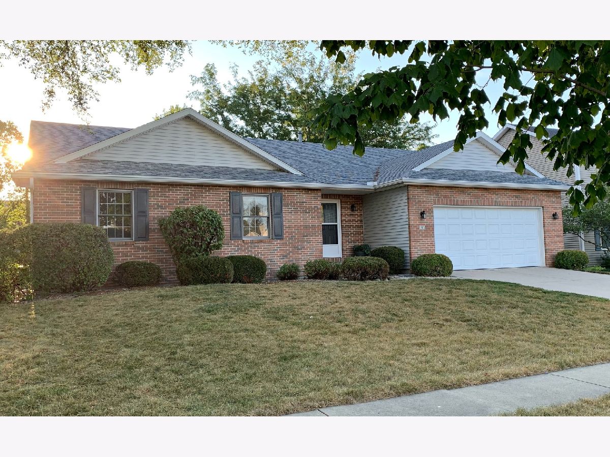 Homes & Condos & Townhomes Sold Brittany Parc Bloomington Illinois, 9 Bandecon