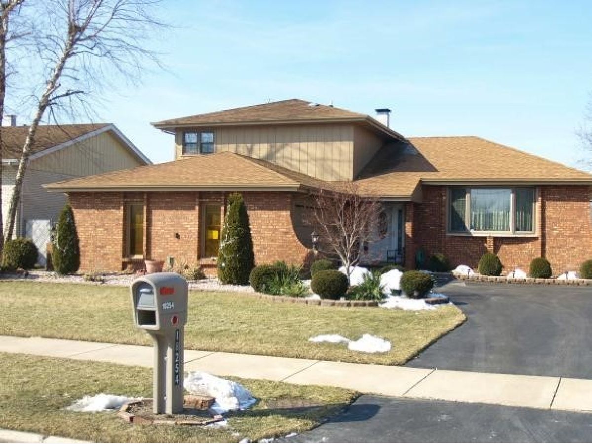 Homes Sold Dejong Gardens Lansing Illinois, 18254 Clyde