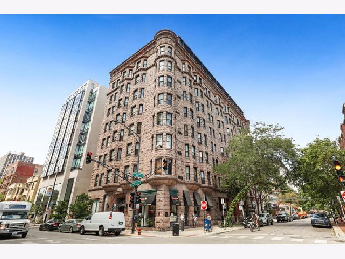 Condominiums Sold The Brewster Chicago Illinois, 2800 Pine Grove