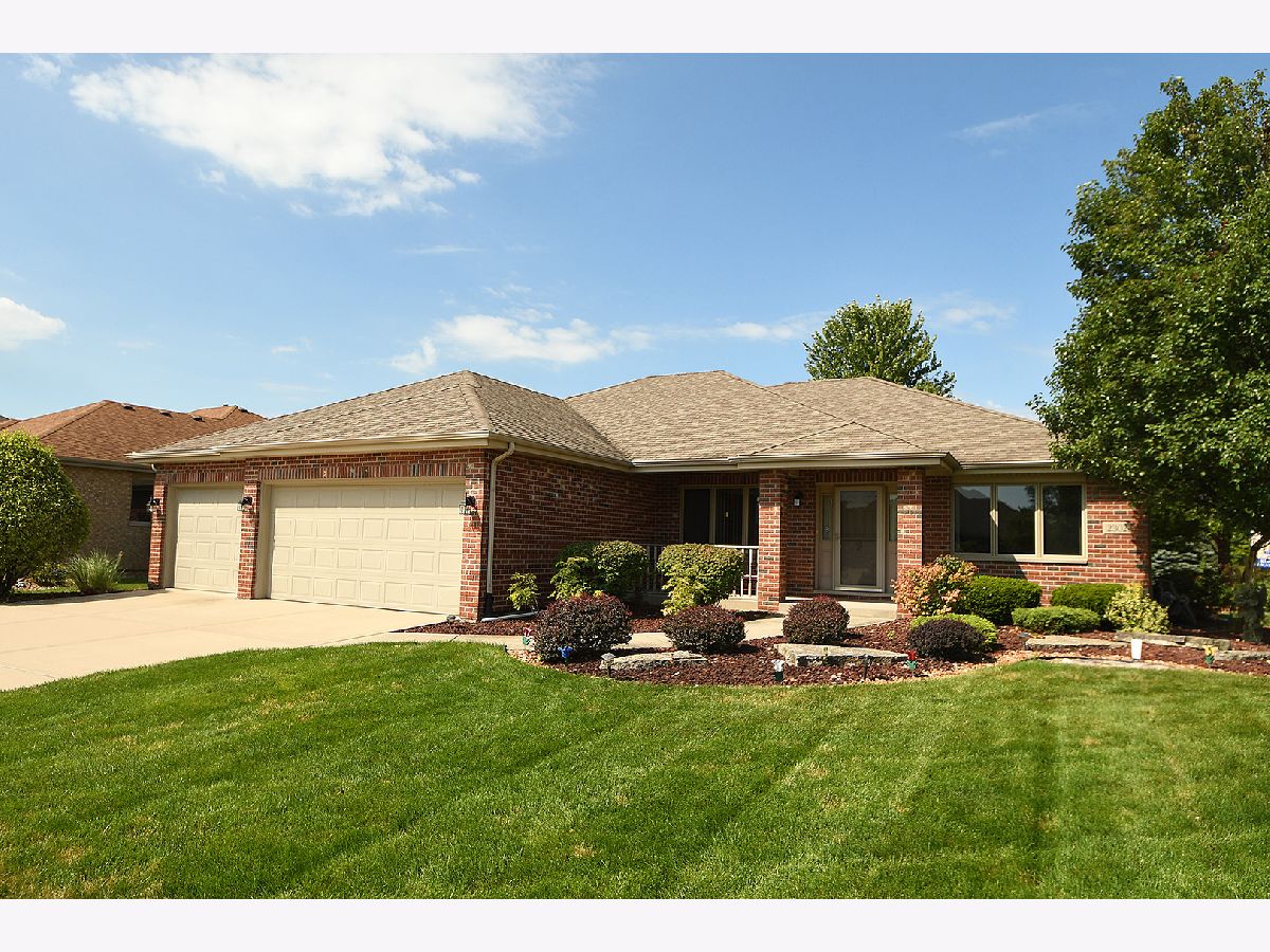Homes Sold Crystal Springs New Lenox Illinois, 2302 Bluestone Bay