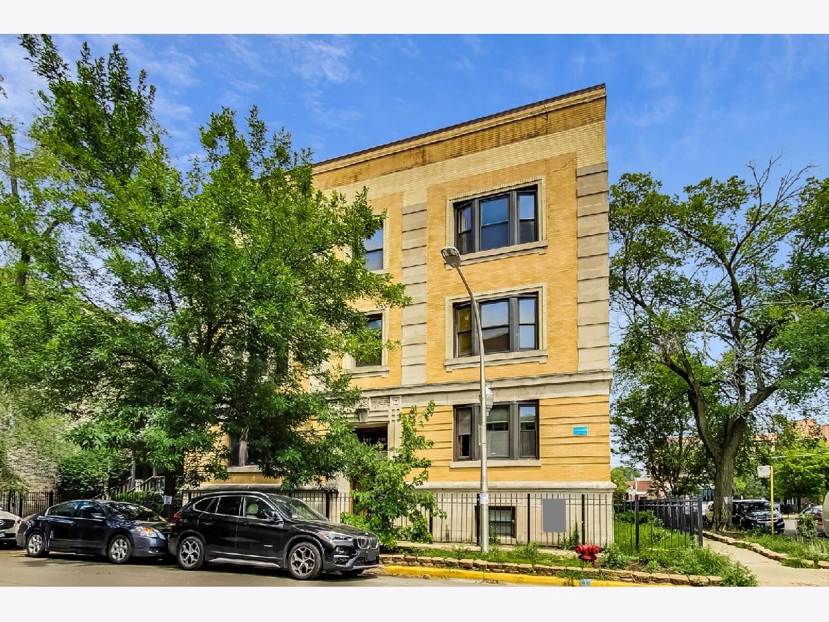 Subdivision Rented Dakin Court Condominiums Chicago Illinois, 902 Dakin