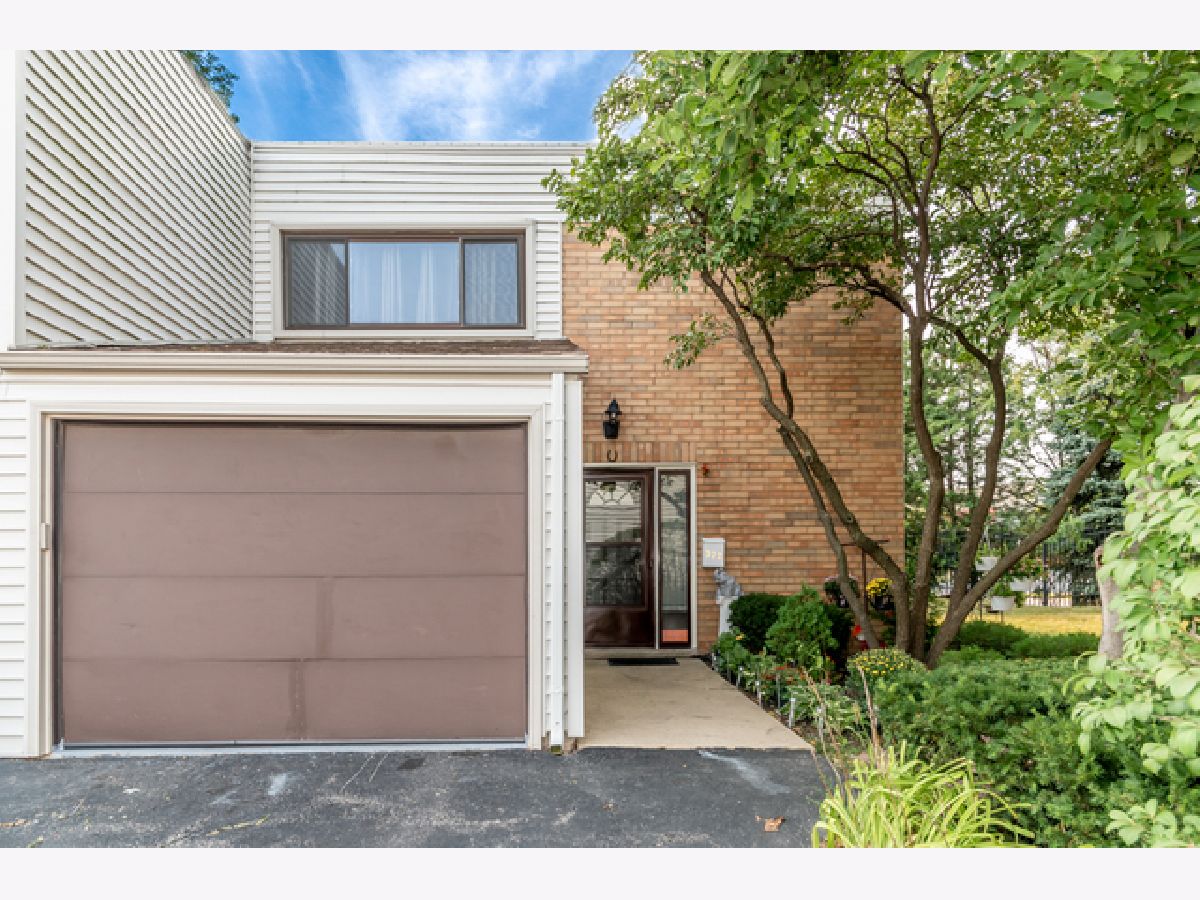 Condos & Townhomes Sold Spring  Mill Hoffman Estates Illinois, 372 Oaktree