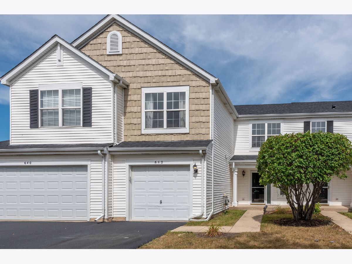 Homes & Condos & Townhomes Sold Springwood Joliet Illinois, 642 Springwood