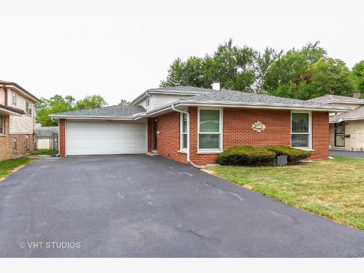 Homes Sold Sunset Ridge Dolton Illinois, 15304 Blackstone