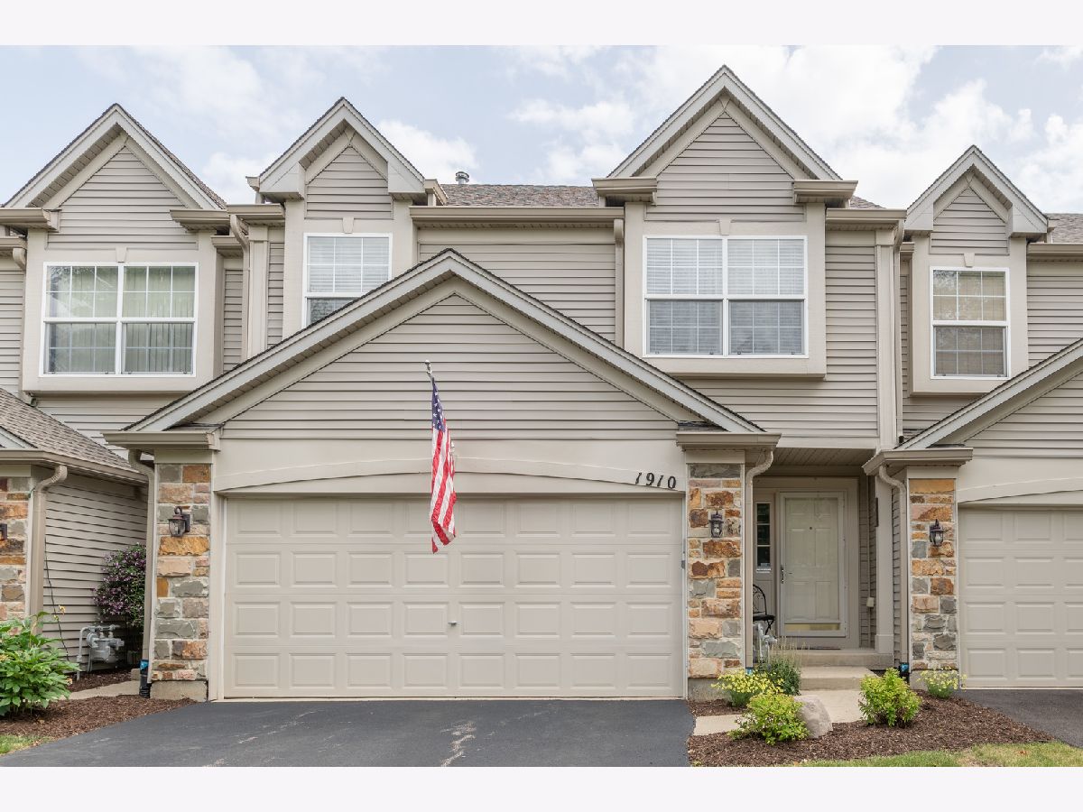 Misty Creek Aurora IL, Townhomes & Condos & Homes For Sale & For Rent