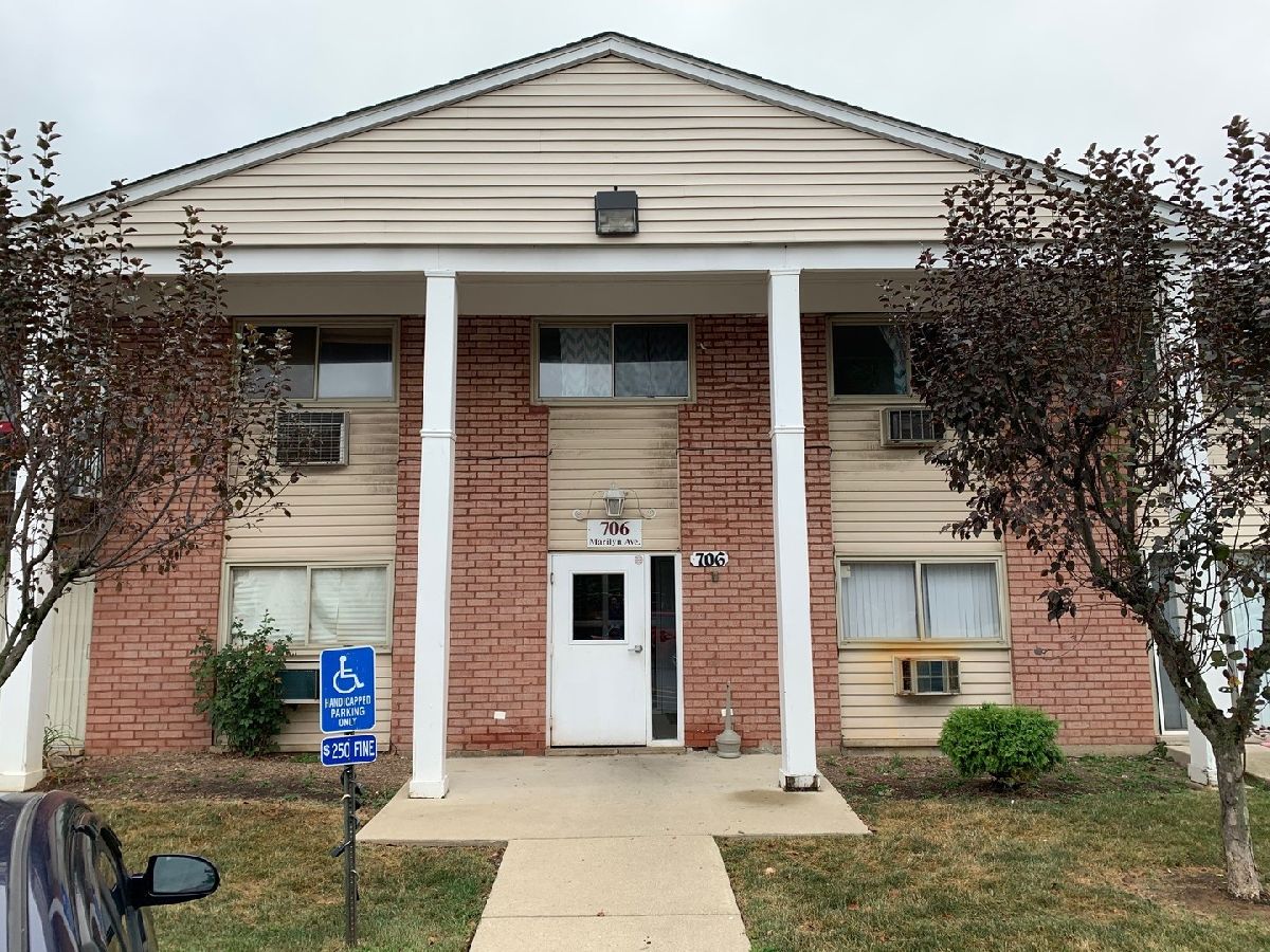 Condominiums Rented Emerald Hills Glendale Heights Illinois, 706 Marilyn