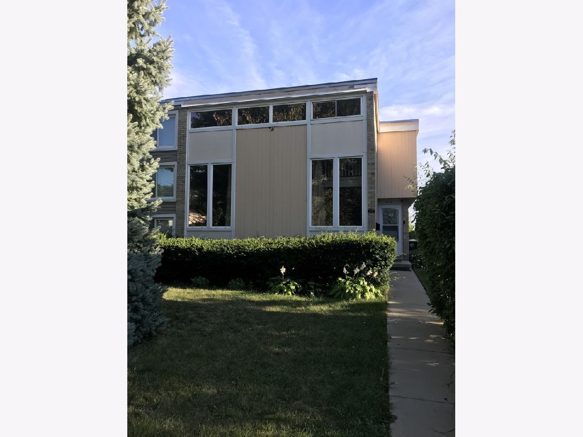 Homes & Condos & Townhomes Rented Arlington Acres Arlington Heights Illinois, 2115 Gregory