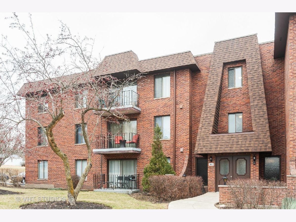 Townhomes & Condos & Homes Rented Knollwood Lake Zurich Illinois, 80 Pleasant