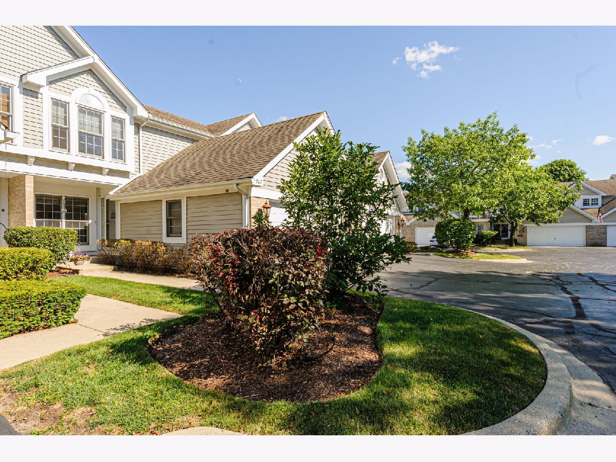 Townhomes Sold Regency Park Crystal Lake Illinois, 767 Regency Park