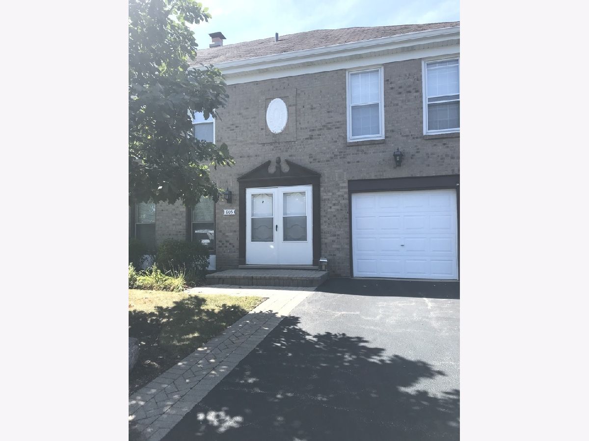 Condos & Townhomes Rented Cambridge Square Libertyville Illinois, 805 Garfield