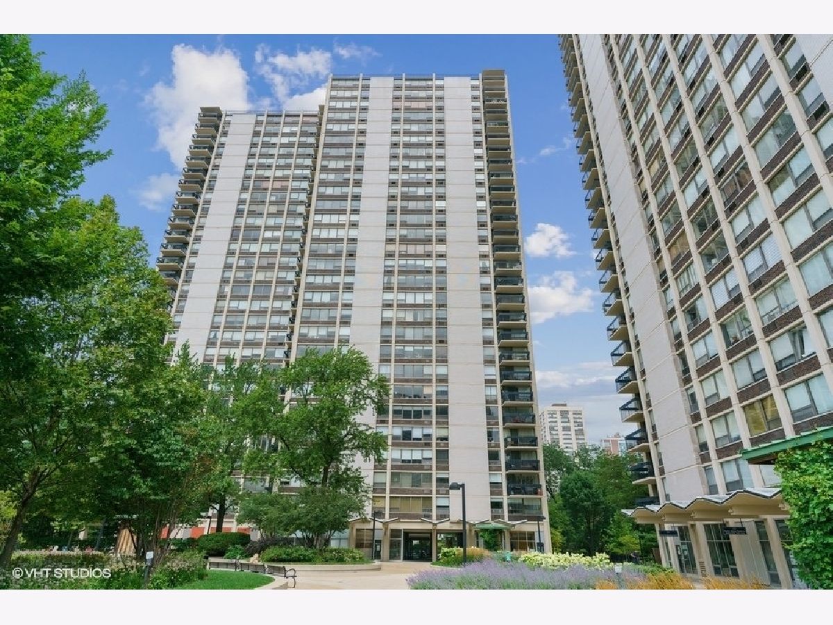 Condominiums Rented Cummings House Chicago Illinois, 1360 Sandburg