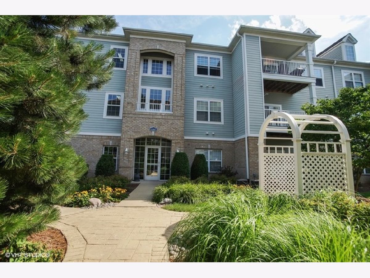 Condominiums Rented Lakeview Place Addison Illinois, 1267 Lake