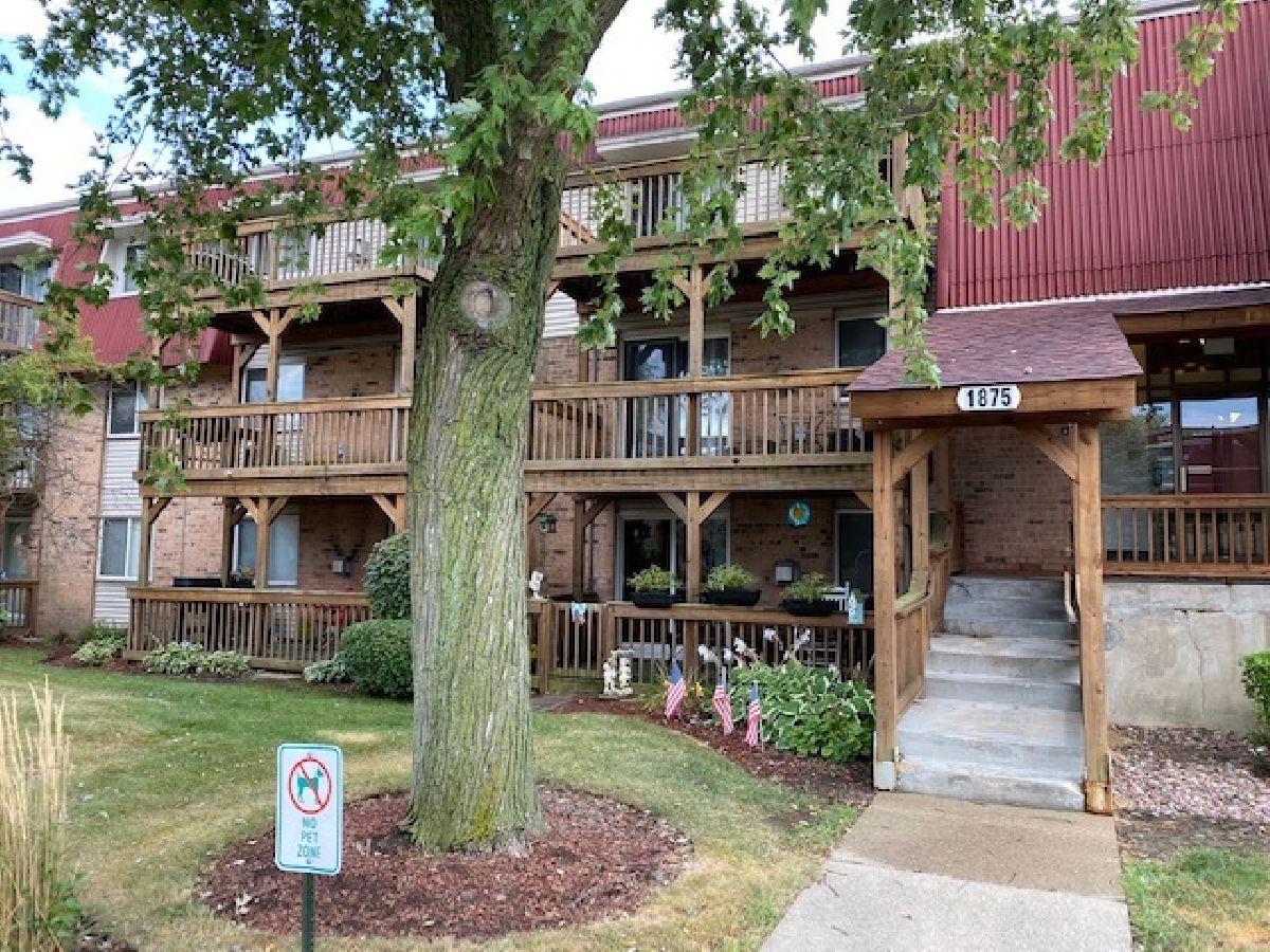 Condominiums Rented Linden Woods Aurora Illinois, 1875 Tall Oaks