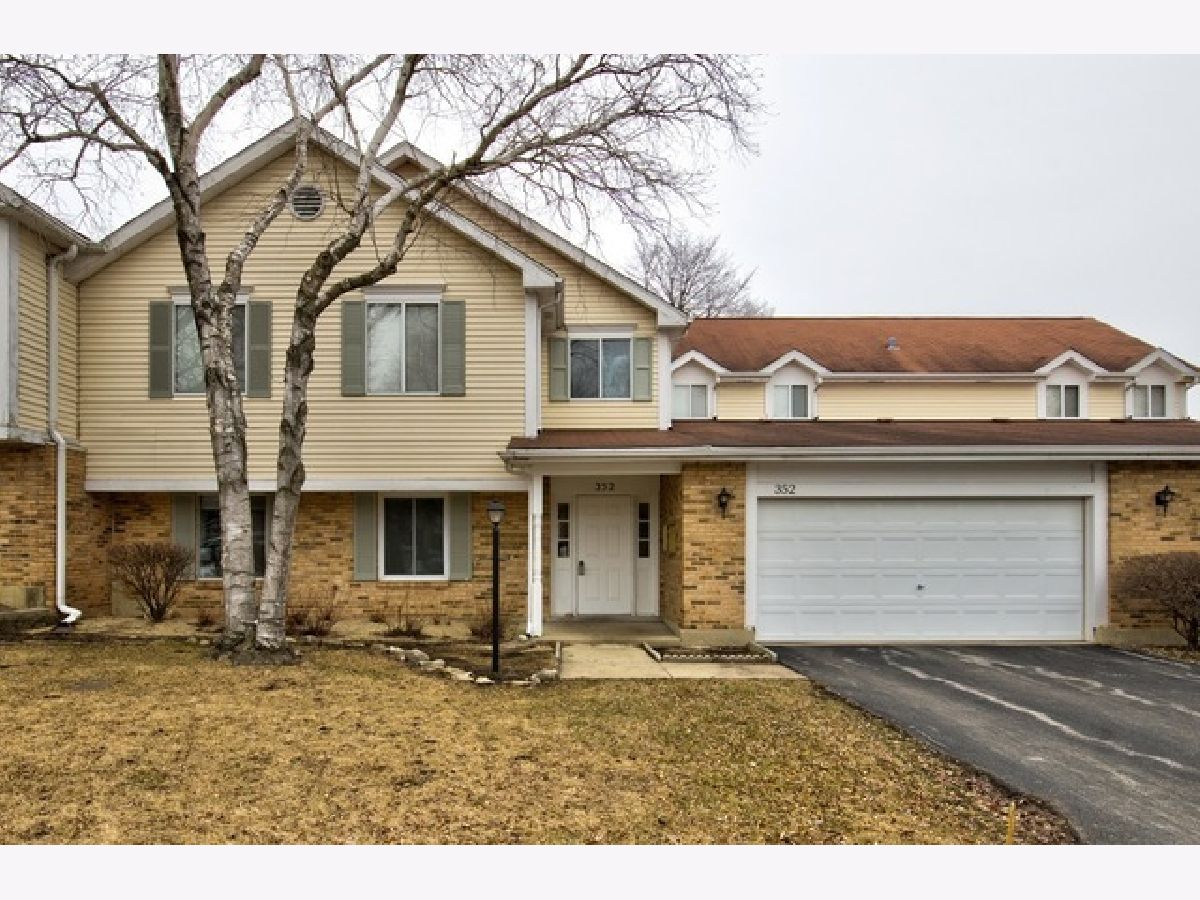 Condos & Townhomes & Homes Rented Springlake Aurora Illinois, 352 Springlake