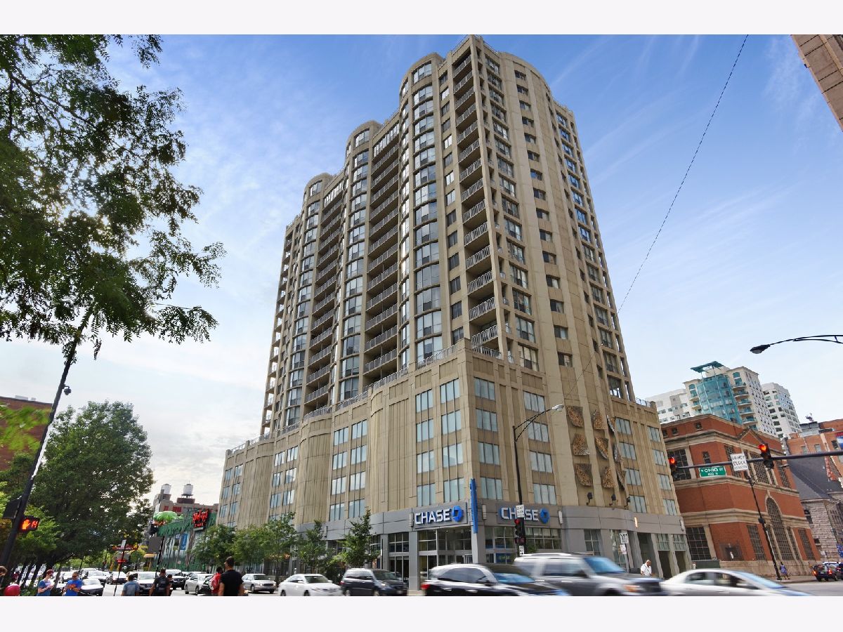Condominiums Rented Farallon Chicago Illinois, 600 Dearborn