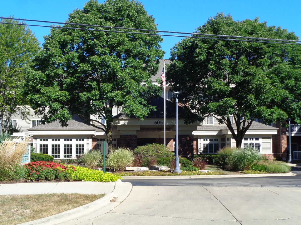 Village Green Of East Dundee East Dundee IL, Condominiums For Sale