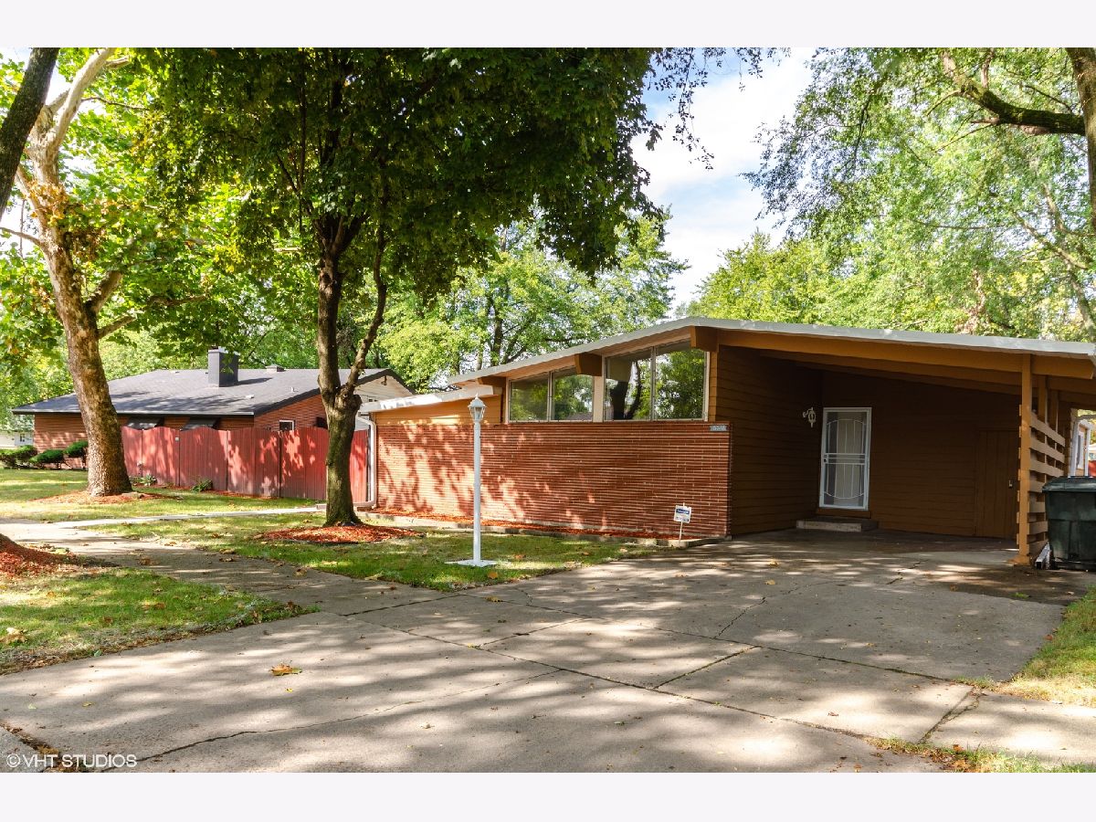 Homes Sold Meadowlane Dolton Illinois, 15318 Meadow