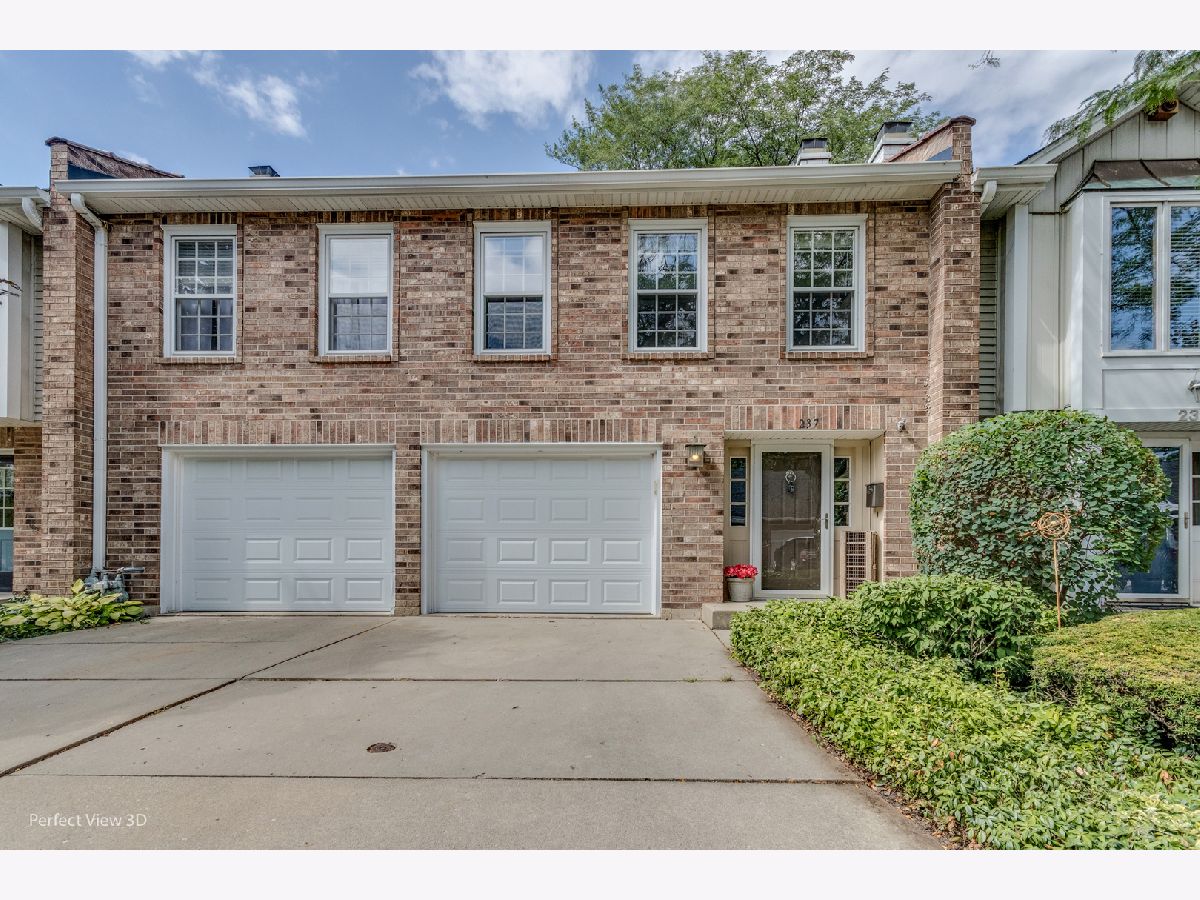 Townhomes Sold Stone Manor Batavia Illinois, 237 Stone Manor