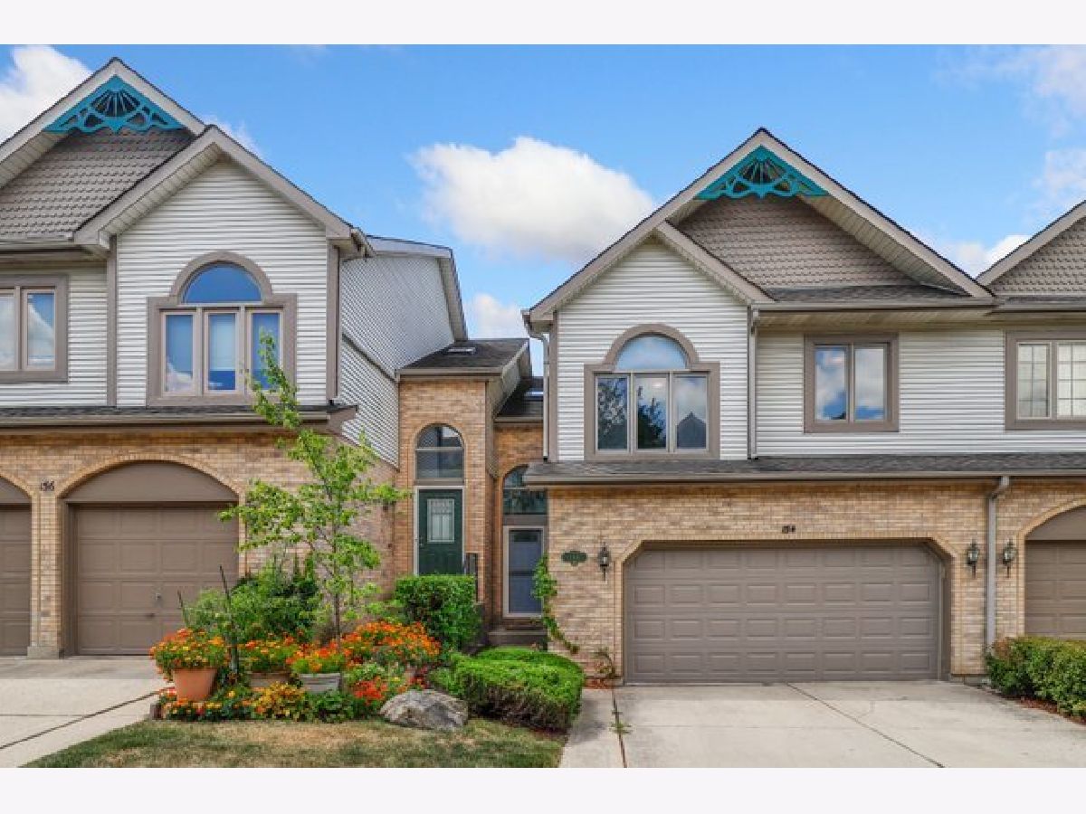 Condos & Townhomes Sold First Street Square Itasca Illinois, 154 Schiller