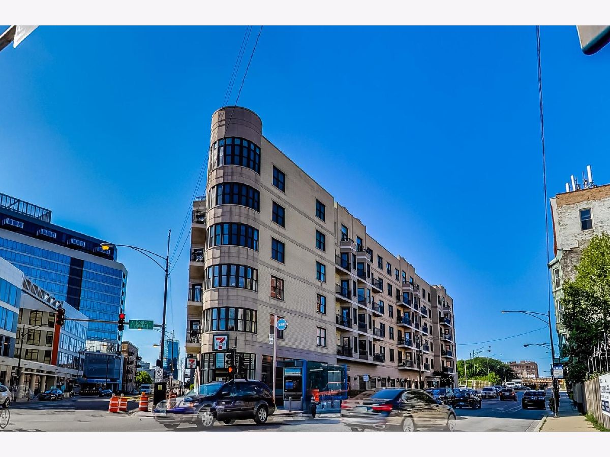 Condominiums Rented The Montrevelle Chicago Illinois, 520 Halsted