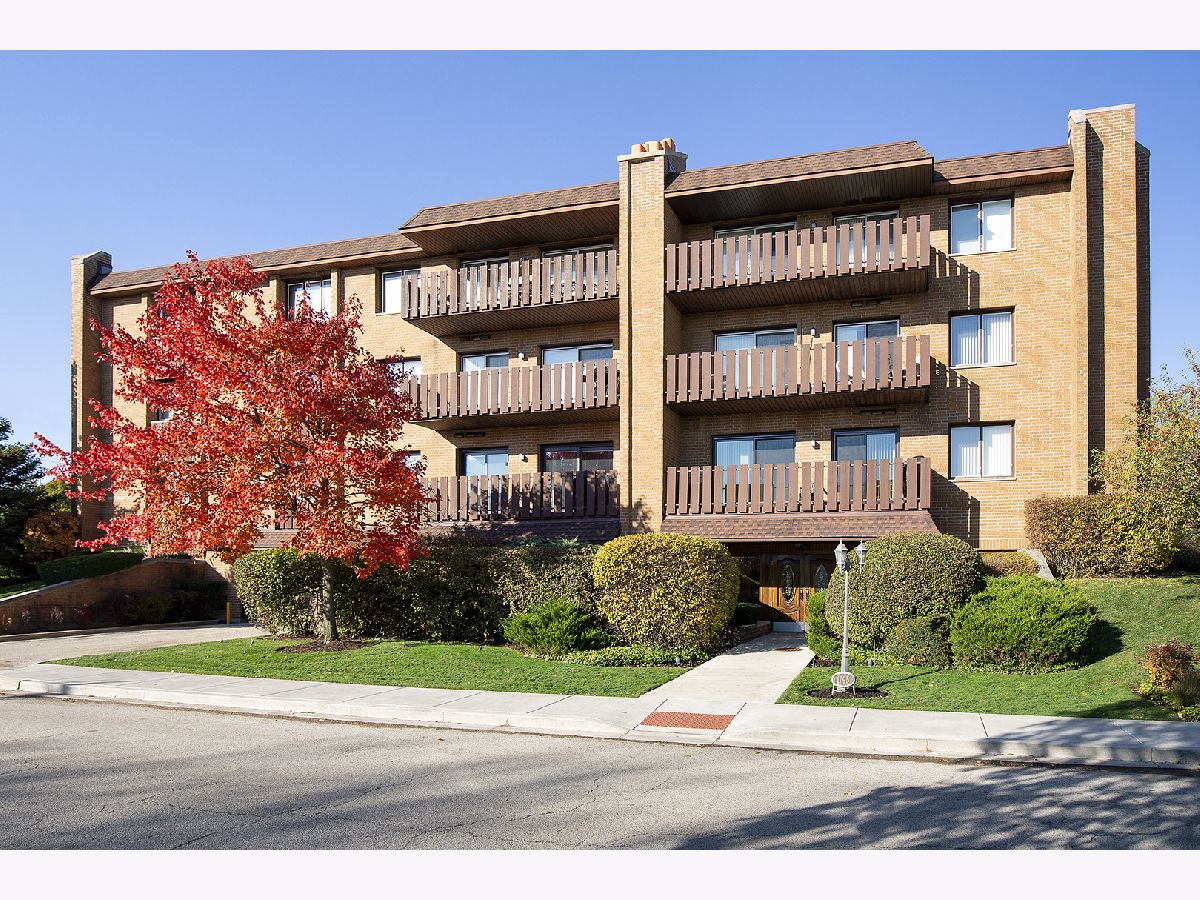 Condominiums Sold Americana Highland Park Illinois, 1795 Lake Cook