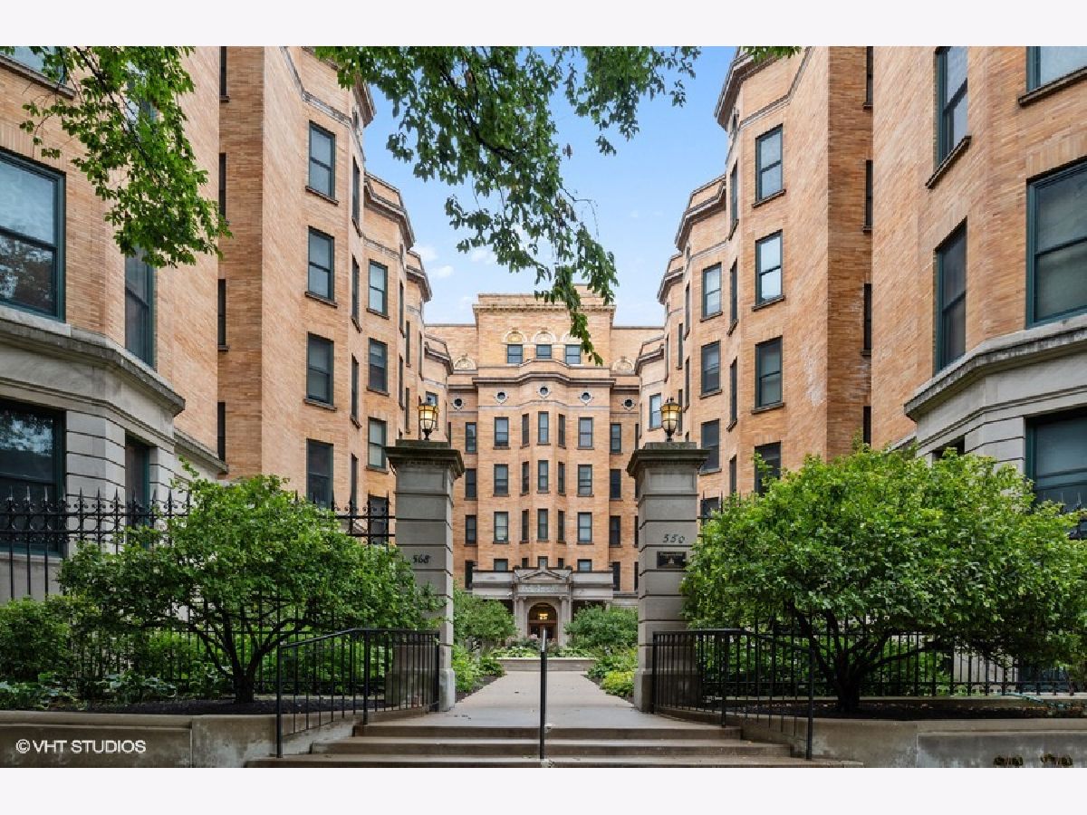 Condominiums Rented Commodore Chicago Illinois, 550 Surf