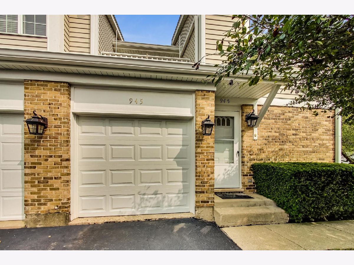 Townhomes Sold Hidden Cove Palatine Illinois, 945 Cove