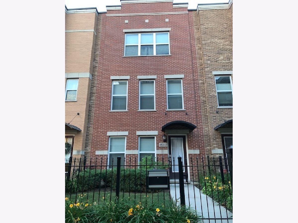 Condos & Townhomes Rented Lexington Square2 Chicago Illinois, 955 36th
