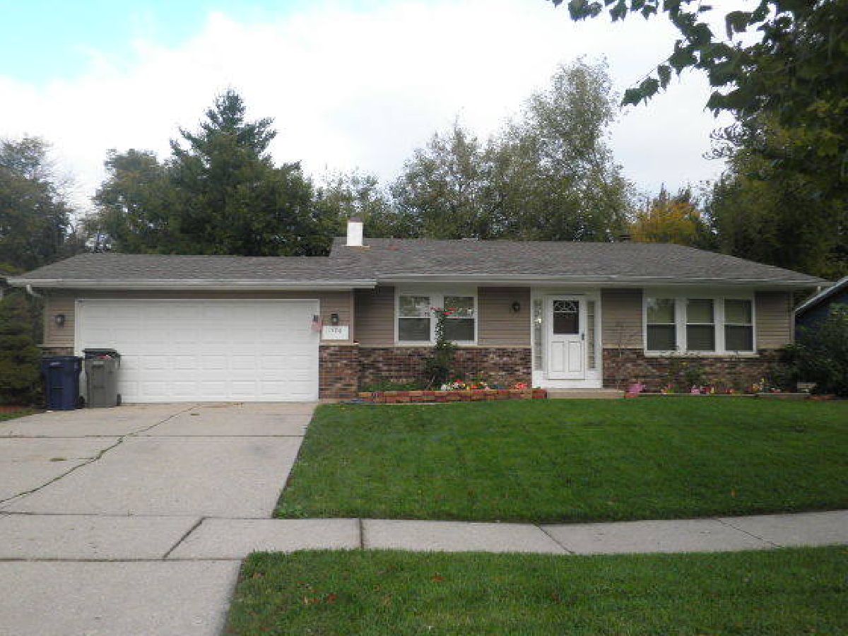 Homes & Condominiums Rented Century Oaks West Elgin Illinois, 1570 Sheffield