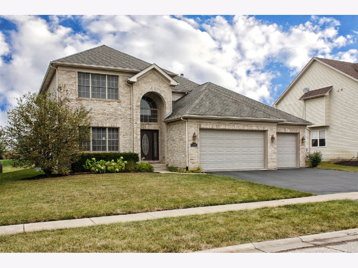 Homes Sold Greenshire Lake In The Hills Illinois, 5267 Greenshire