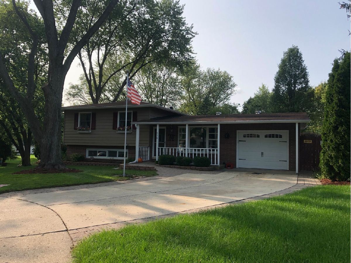 Homes Sold Hillcrest Manor South Elgin Illinois, 916 Mark