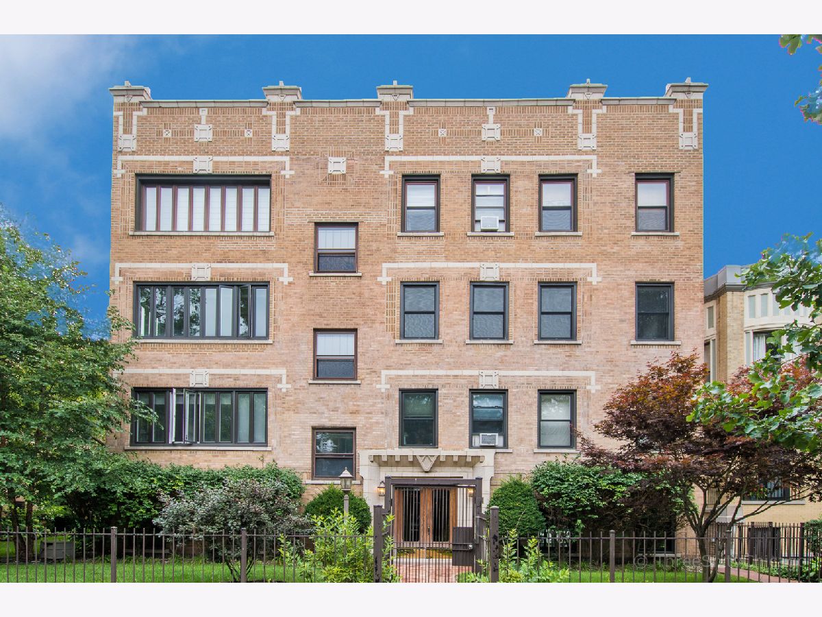 Condos & Townhomes Rented Saxony Court Chicago Illinois, 4727 Paulina